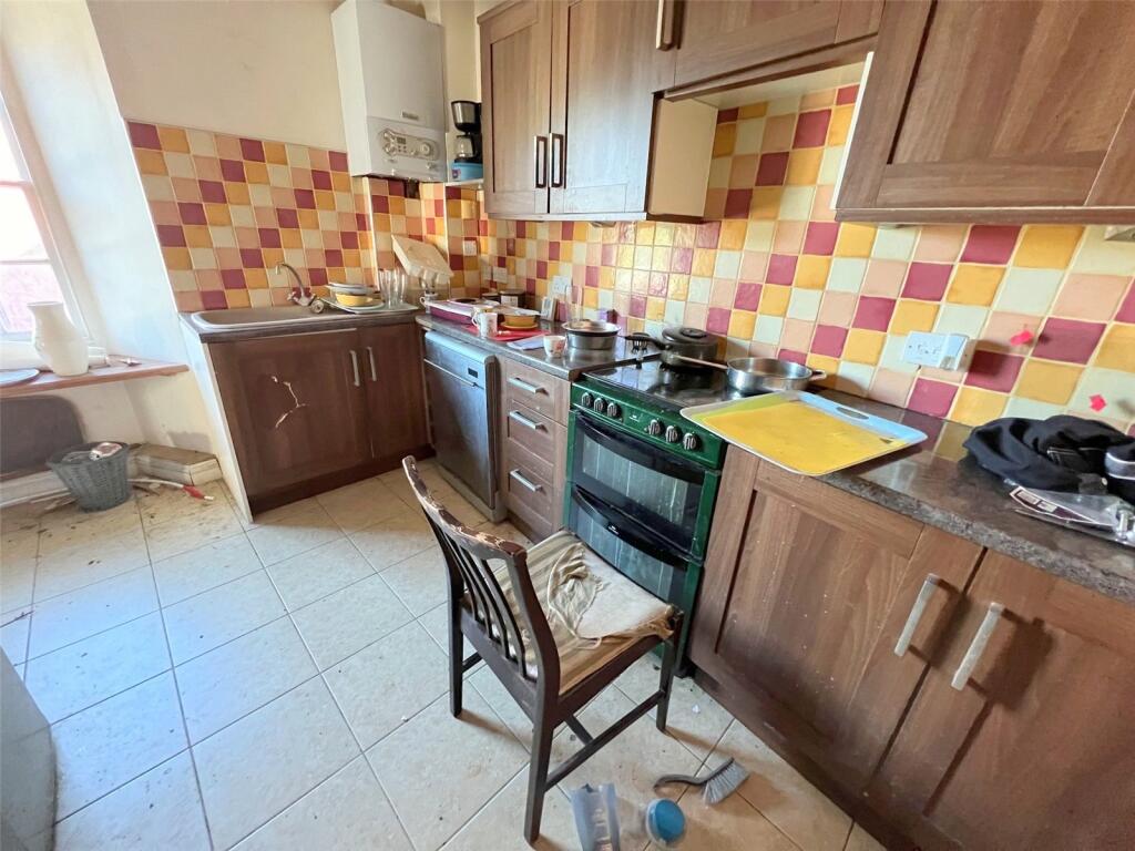 5 bed Detached