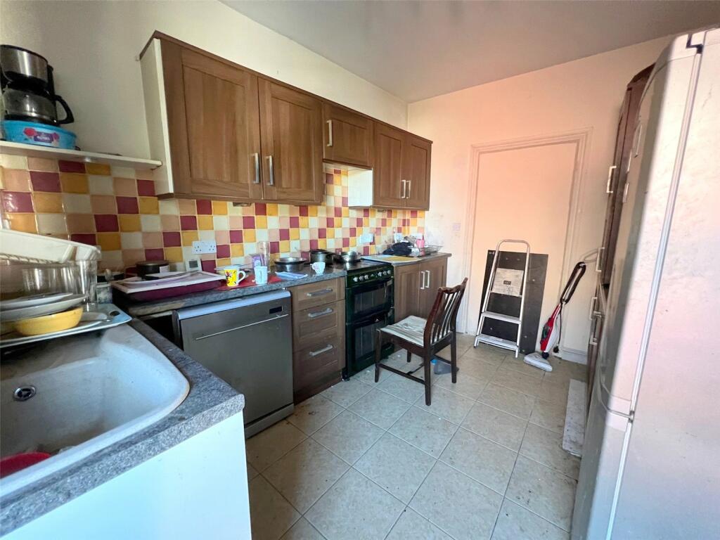 5 bed Detached