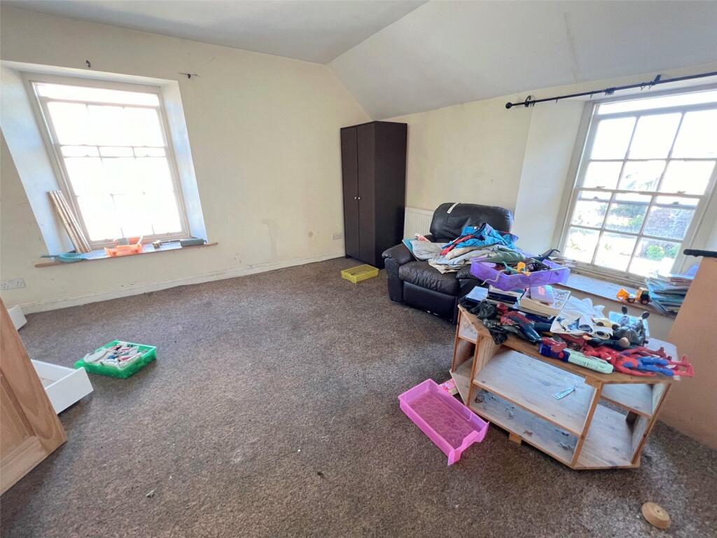 5 bed Detached