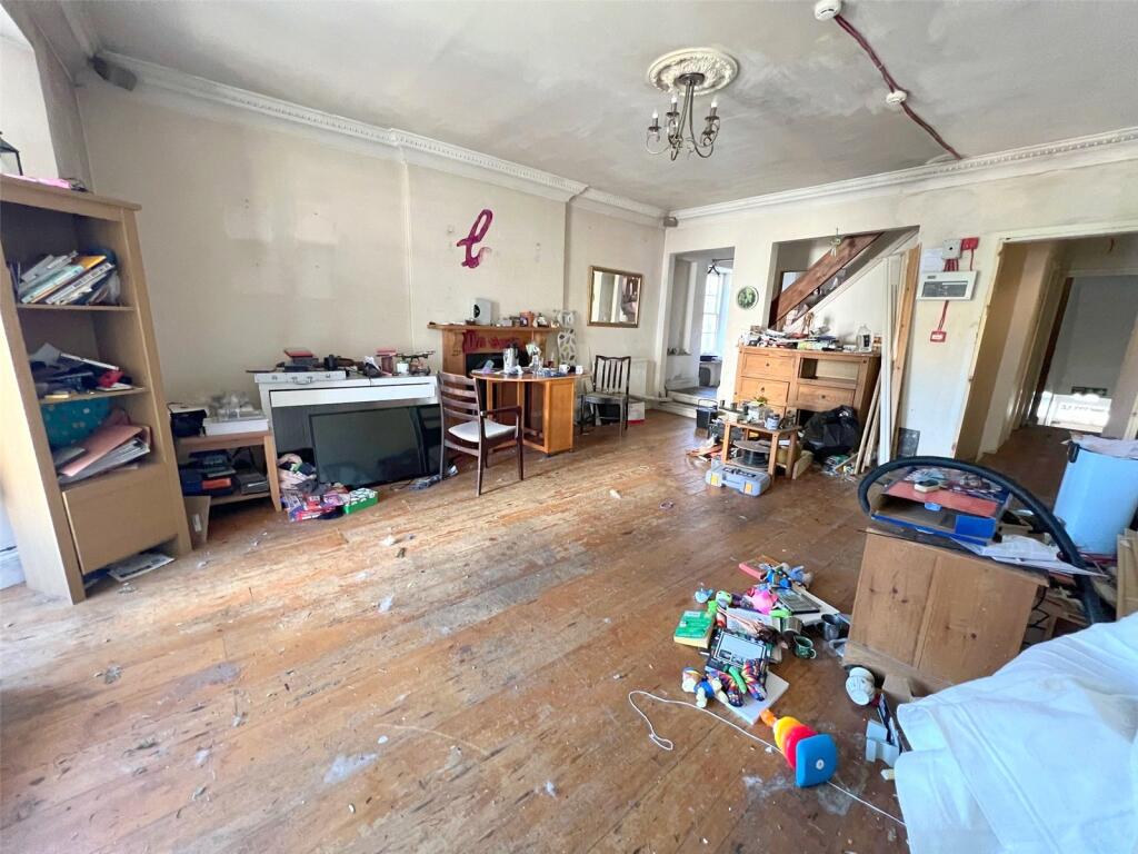 5 bed Detached