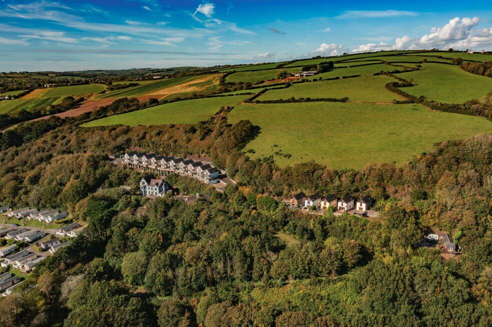 9 bed Detached