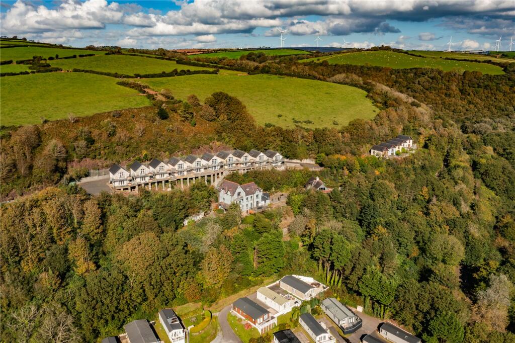 9 bed Detached