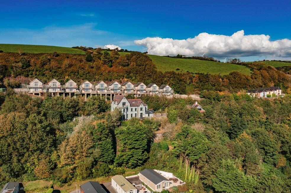 9 bed Detached