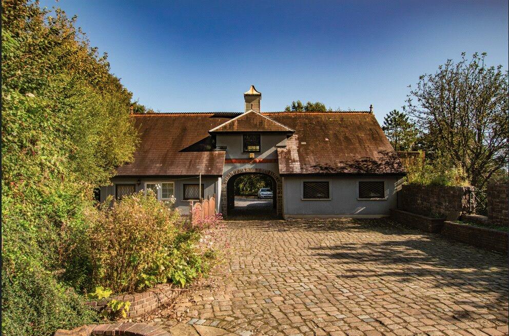 9 bed Detached