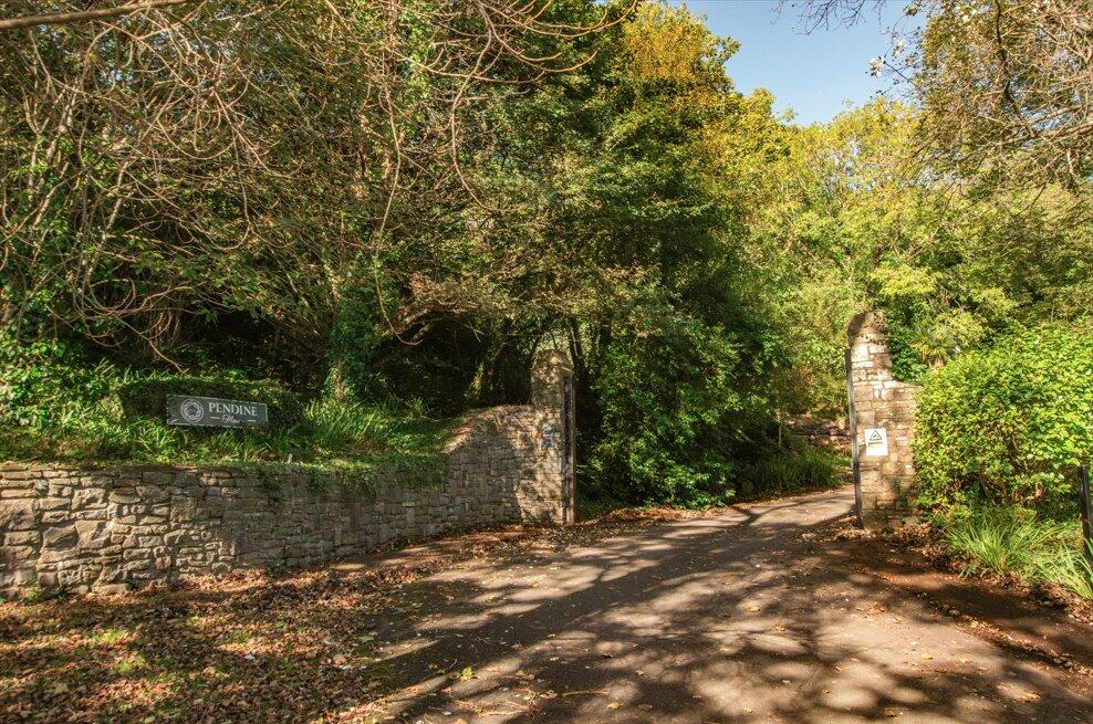 9 bed Detached