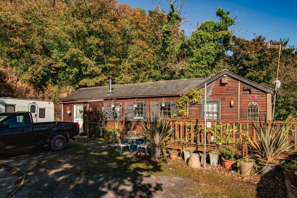 9 bed Detached