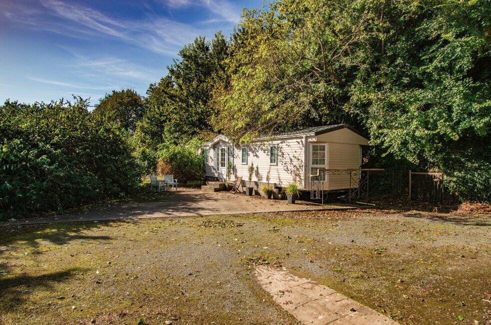 9 bed Detached