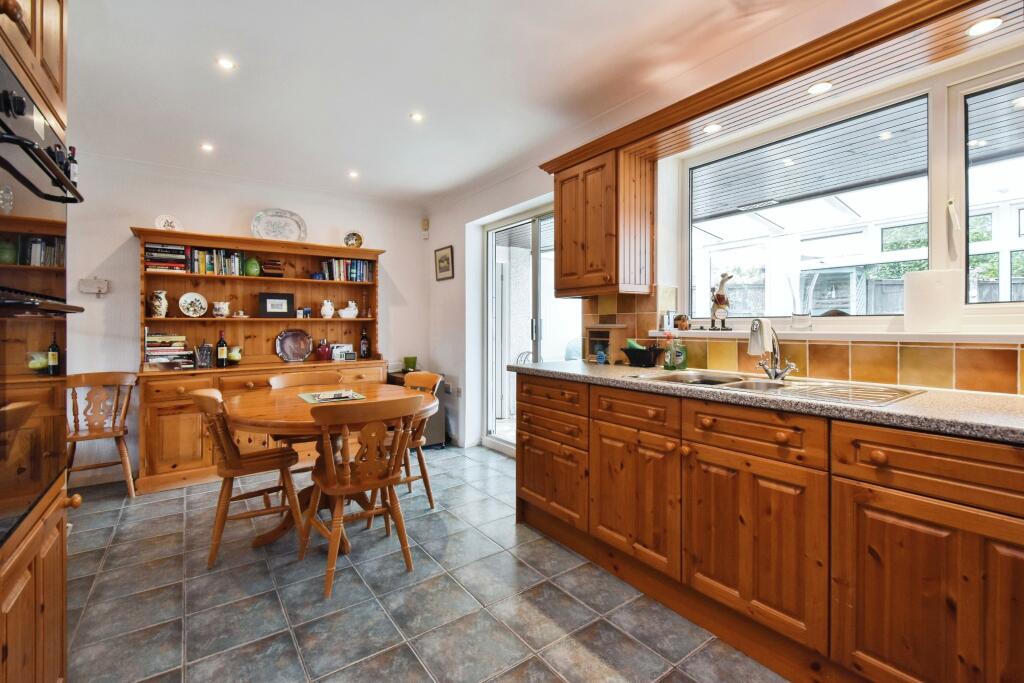 2 bed Detached Bungalow