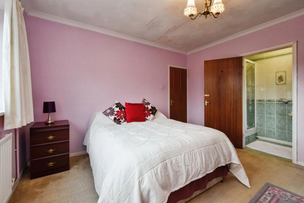2 bed Detached Bungalow