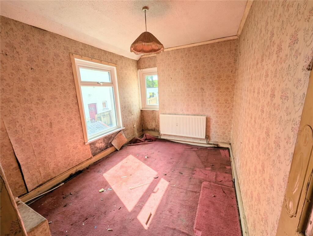 2 bed End of Terrace