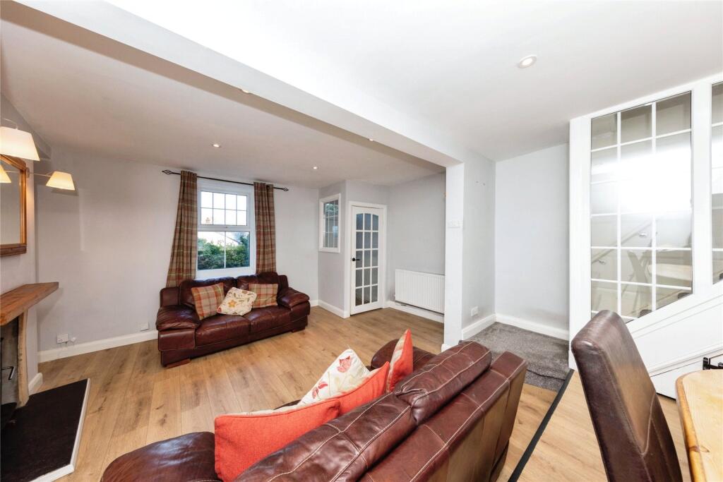 3 bed End of Terrace