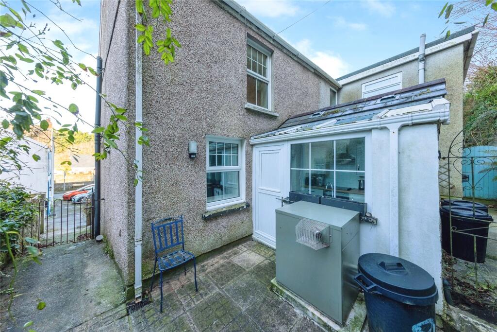 3 bed End of Terrace