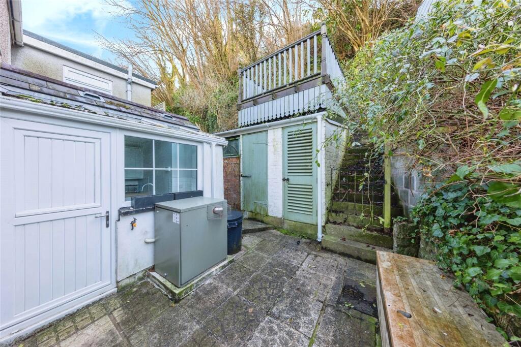 3 bed End of Terrace