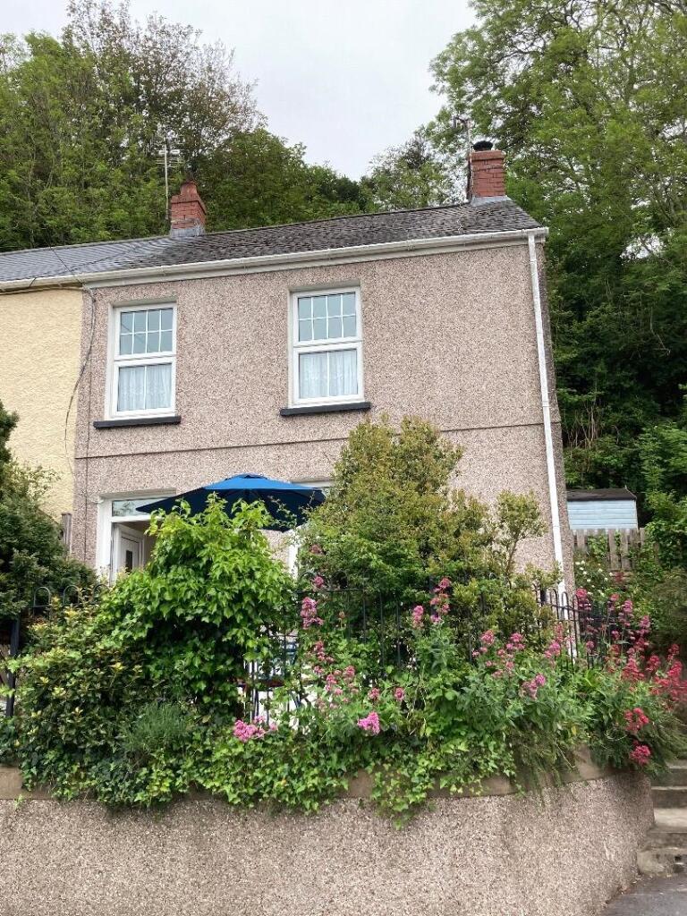 3 bed End of Terrace