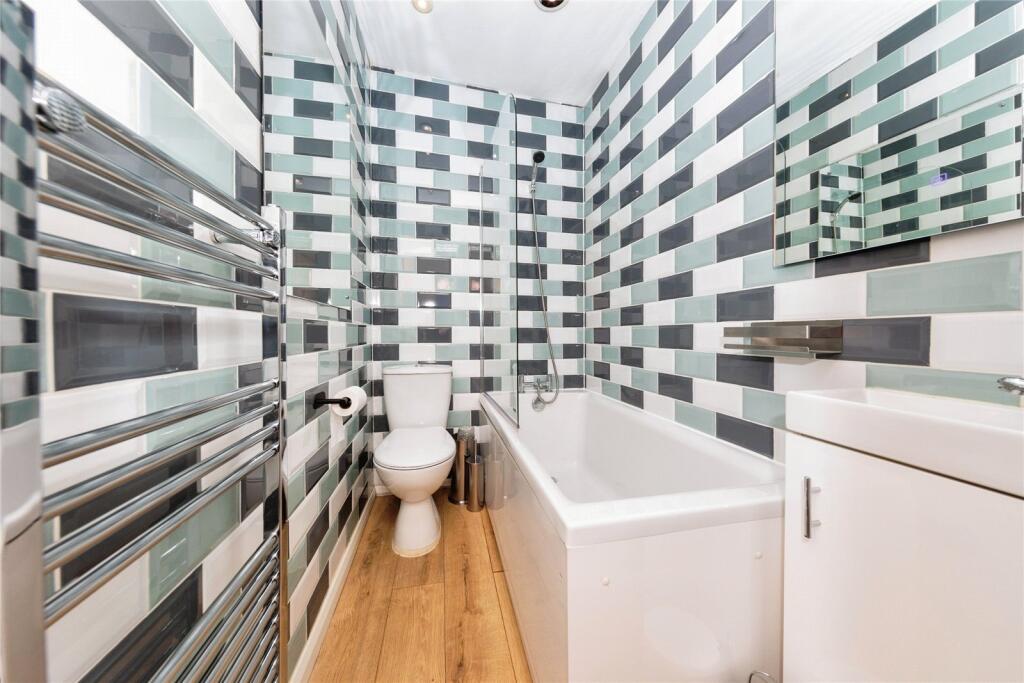 3 bed End of Terrace