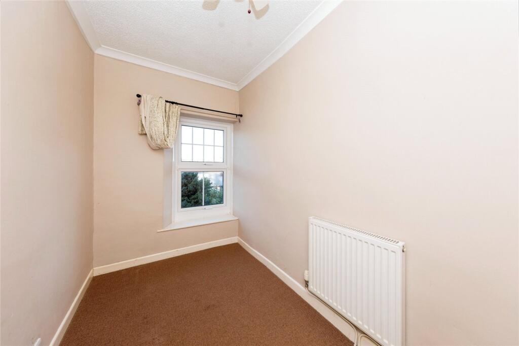 3 bed End of Terrace