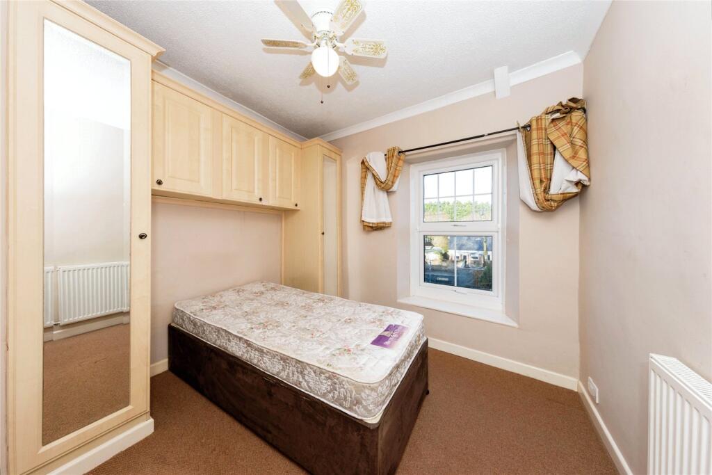 3 bed End of Terrace
