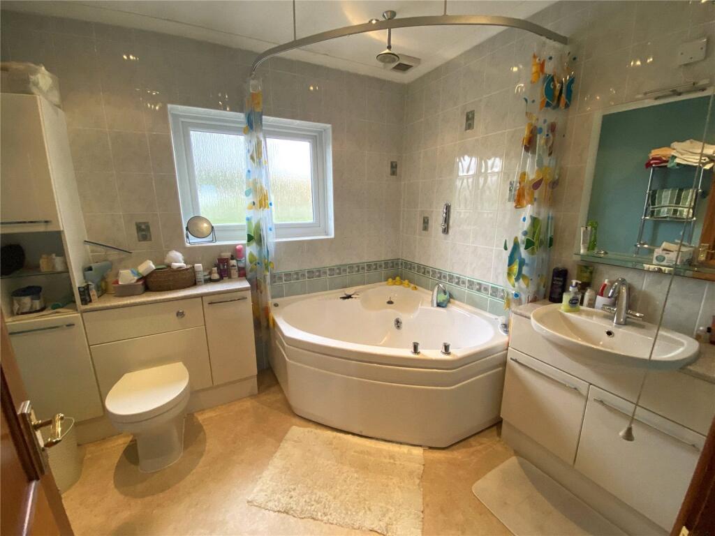 4 bed Detached