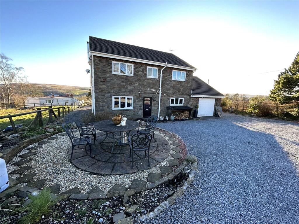 4 bed Detached