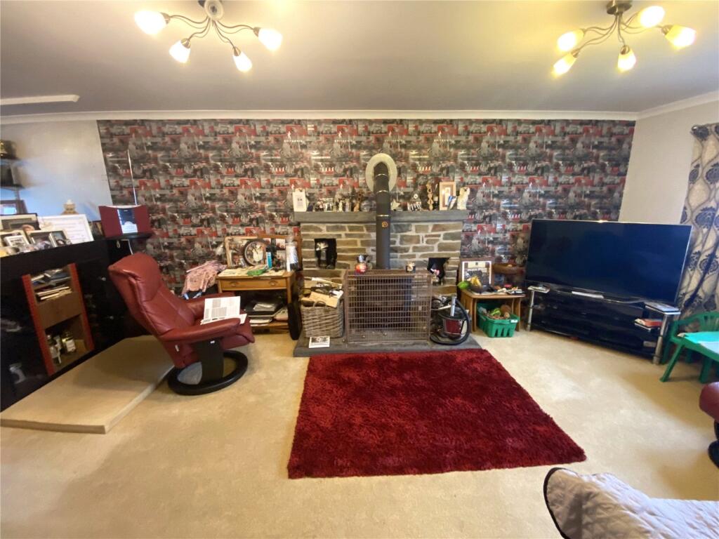 4 bed Detached