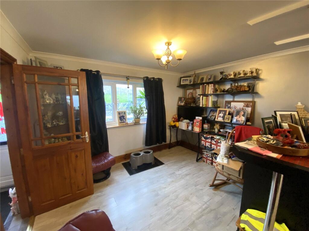 4 bed Detached
