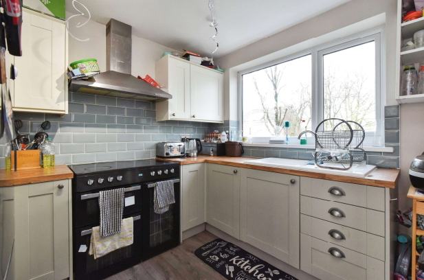 5 bed Detached