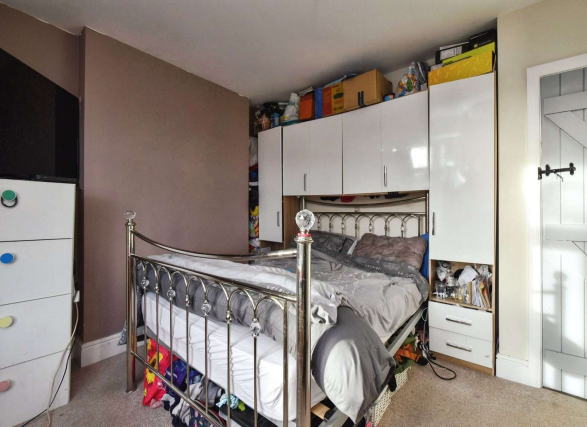 5 bed Detached