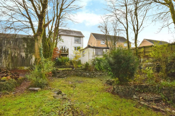 5 bed Detached