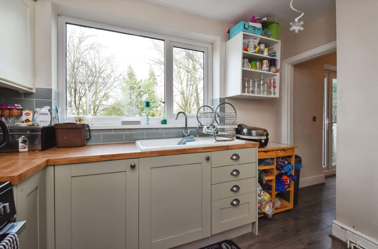 5 bed Detached