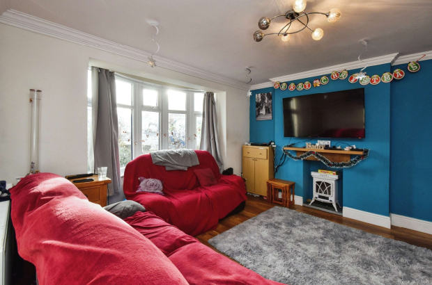 5 bed Detached