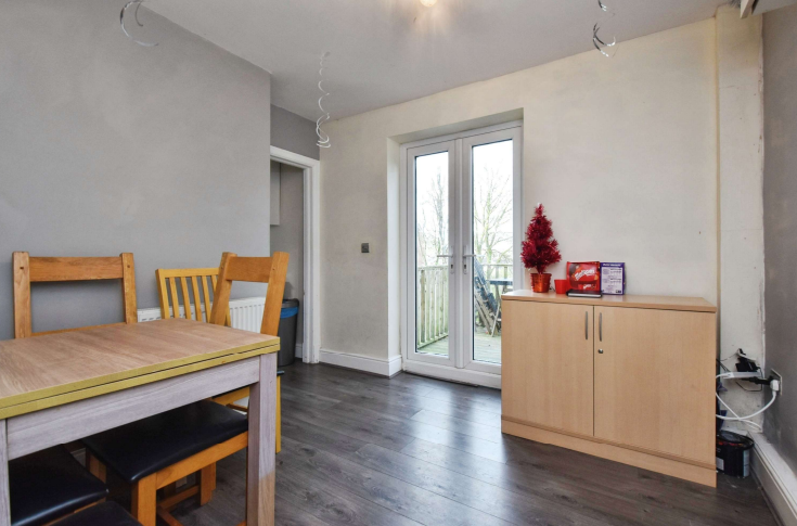 5 bed Detached