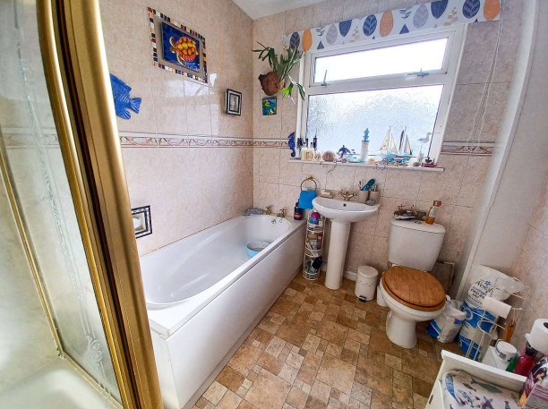 4 bed Detached Bungalow