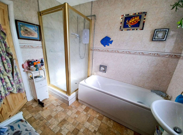 4 bed Detached Bungalow
