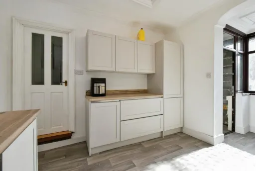 3 bed End of Terrace