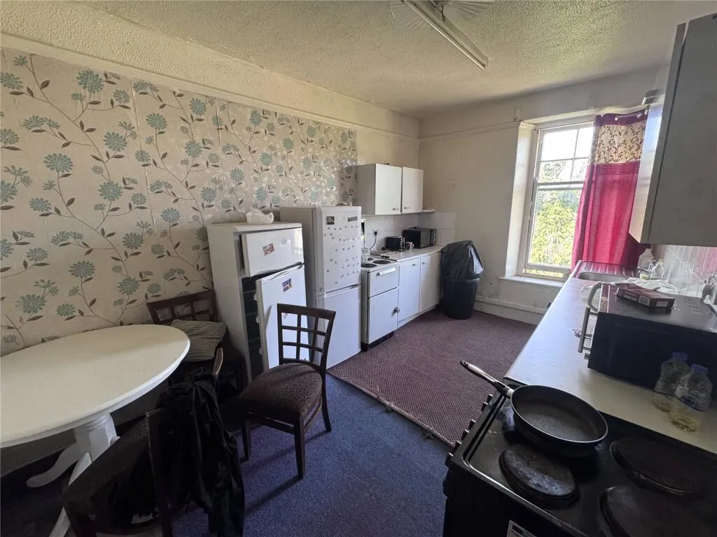 4 bed Retail Property (out of town)