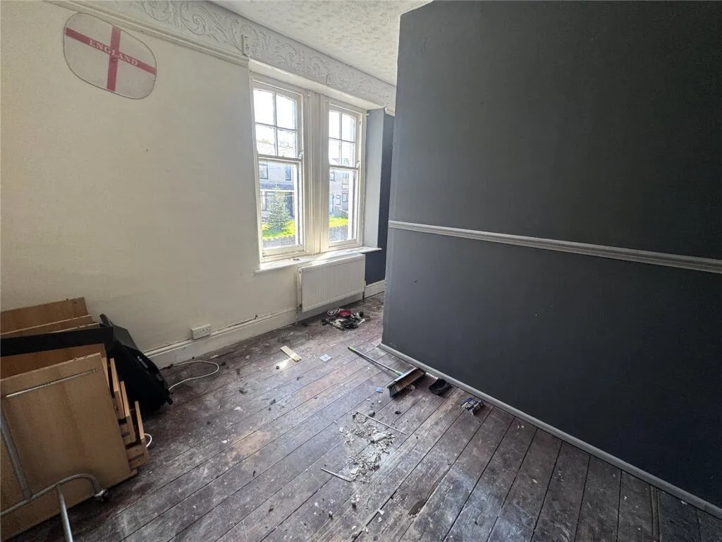 4 bed Retail Property (out of town)