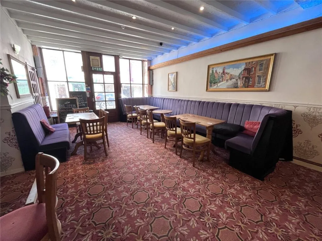 8 bed Commercial Property