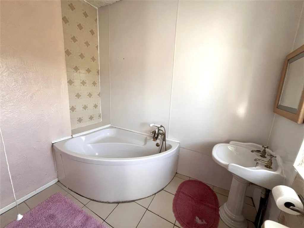 8 bed Commercial Property
