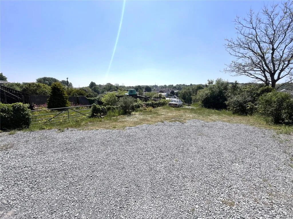 8 bed Commercial Property