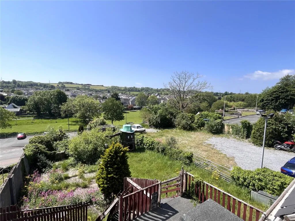 8 bed Commercial Property