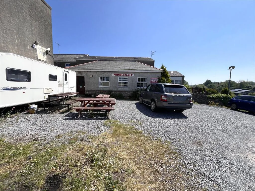 8 bed Commercial Property