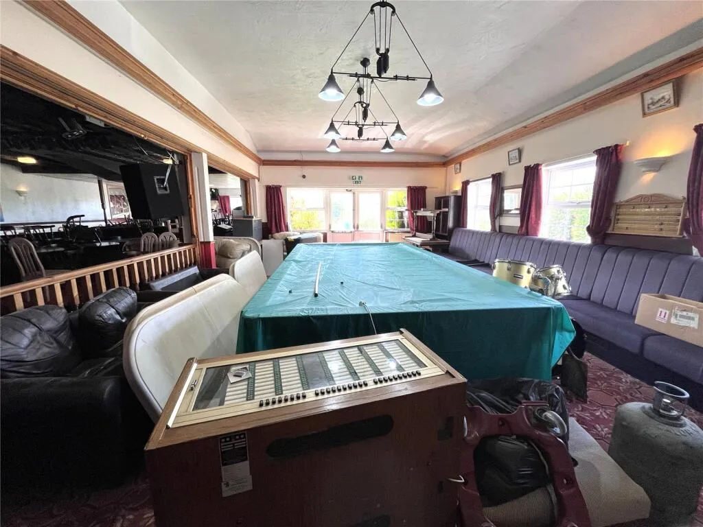 8 bed Commercial Property