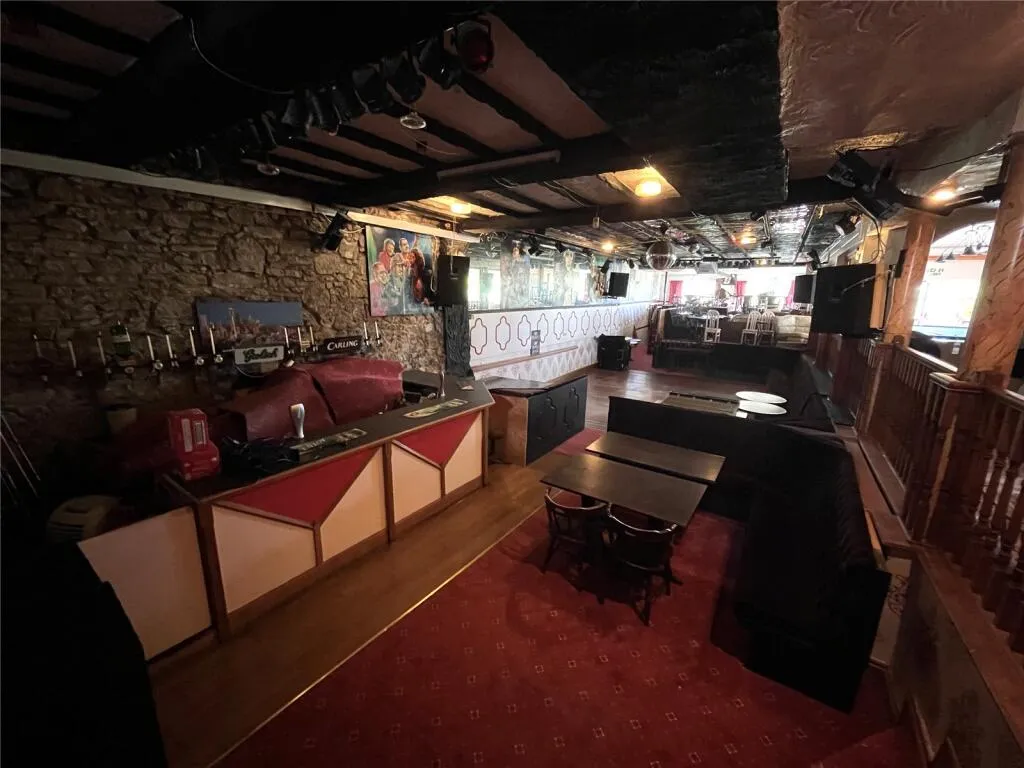 8 bed Commercial Property