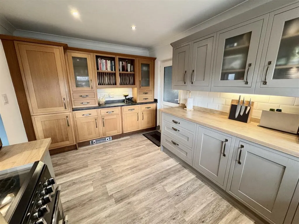 2 bed Detached Bungalow