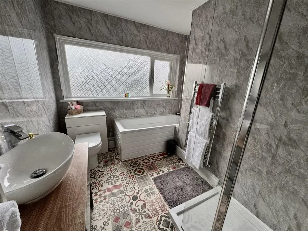 2 bed Detached Bungalow