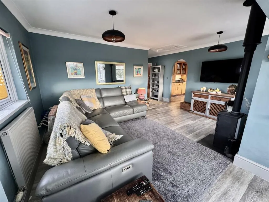 2 bed Detached Bungalow