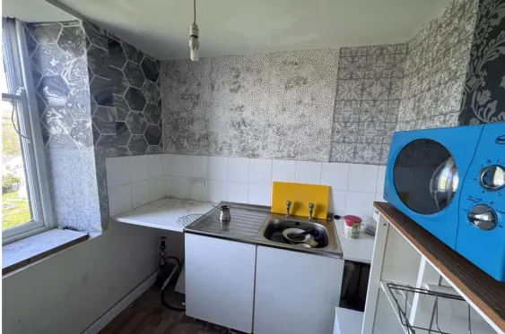 3 bed Retail Property (out of town)