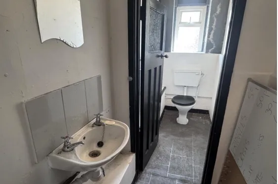 3 bed Retail Property (out of town)