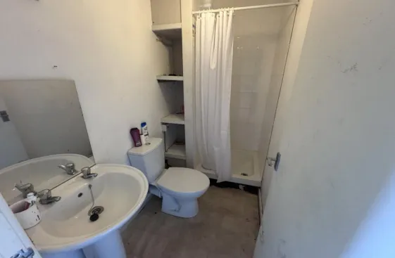 3 bed Retail Property (out of town)
