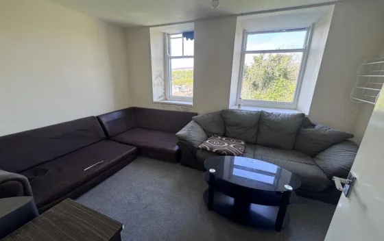 3 bed Retail Property (out of town)